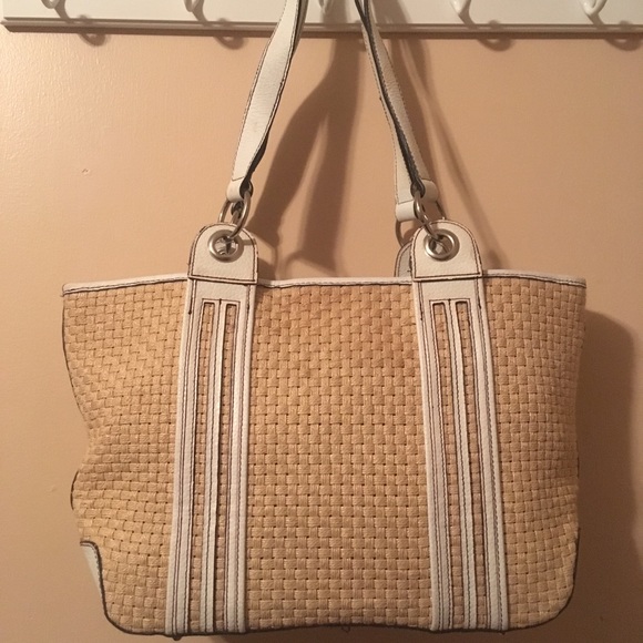 MAXX NEW YORK Shoulder Bag and Wristlet! - Picture 3 of 7